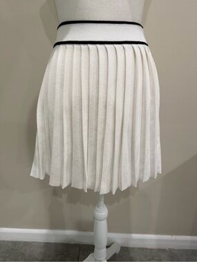 Willow & Wind Knit Mini Skirt Sz S Off White Black Trim Pleated Flared Preppy